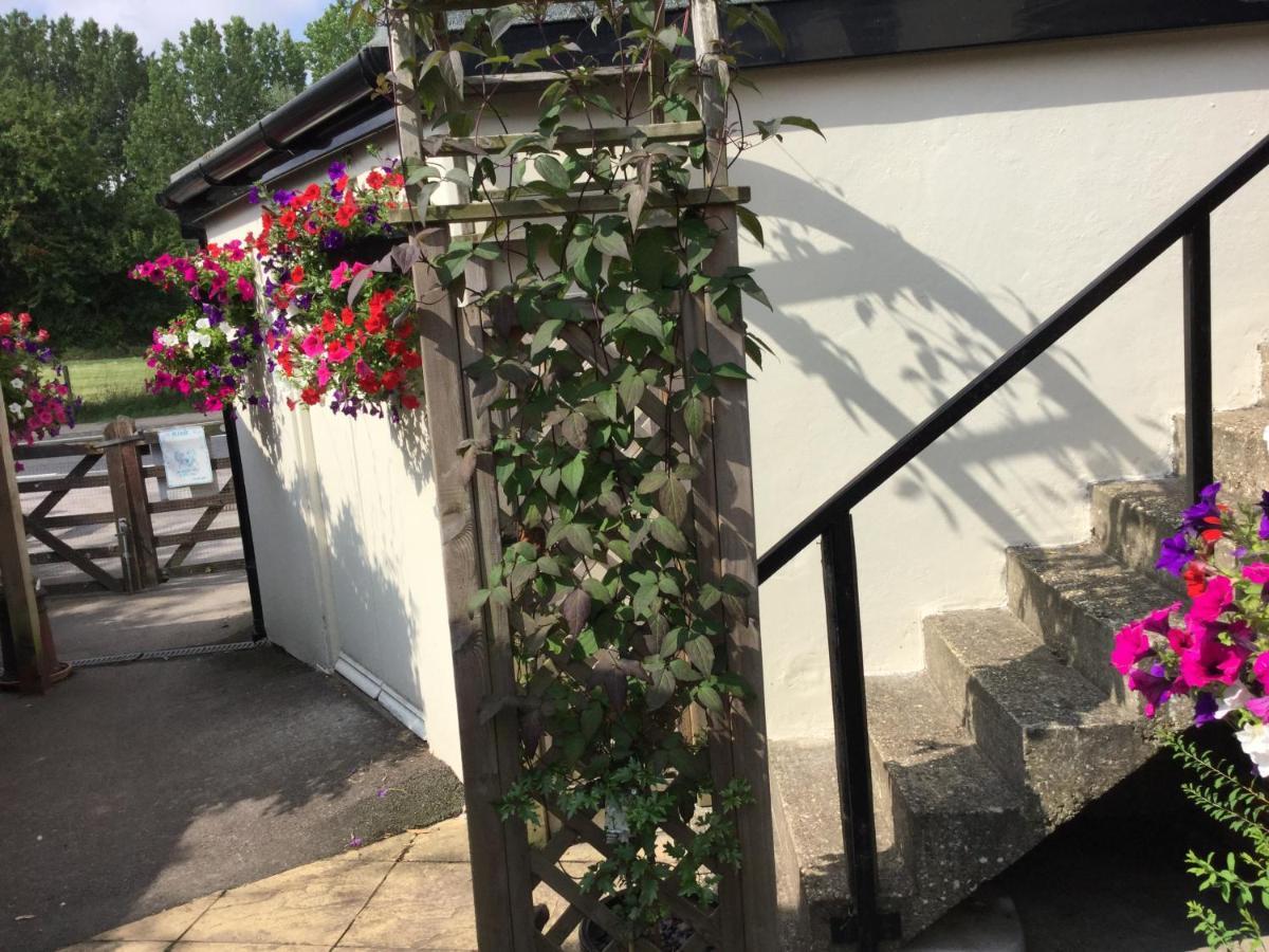 The Bell Inn Salisbury Dış mekan fotoğraf